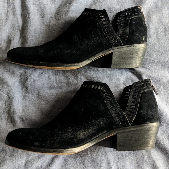 Black Vince Camuto booties. Sz 8.5. Suede like fabric. Gently worn. - Picture 5 of 7